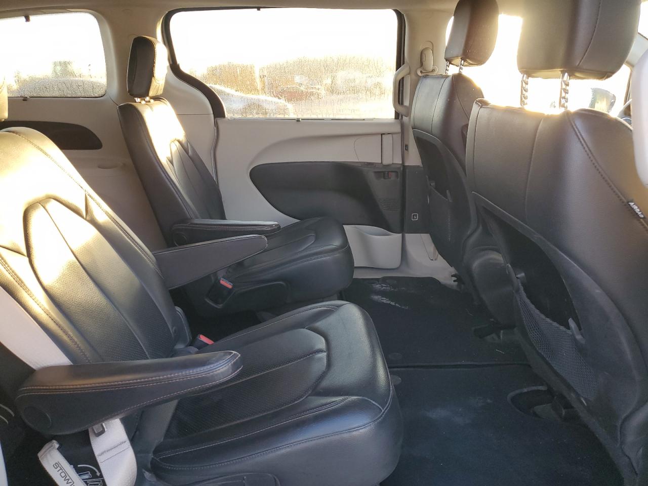 2018 Chrysler Pacifica - Image 11