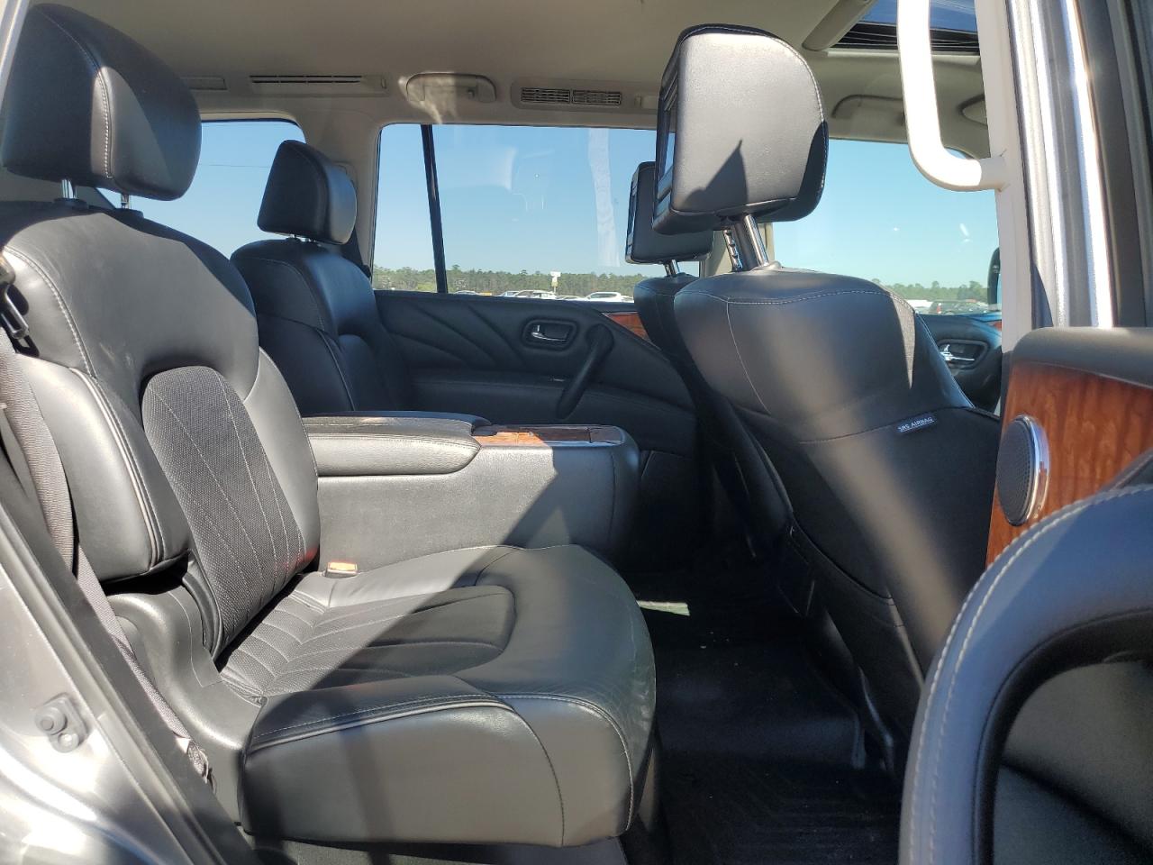 2015 Infiniti QX80 - Image 11