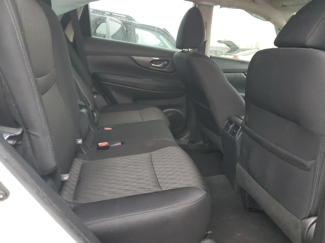 2018 Nissan Rogue - Image 11