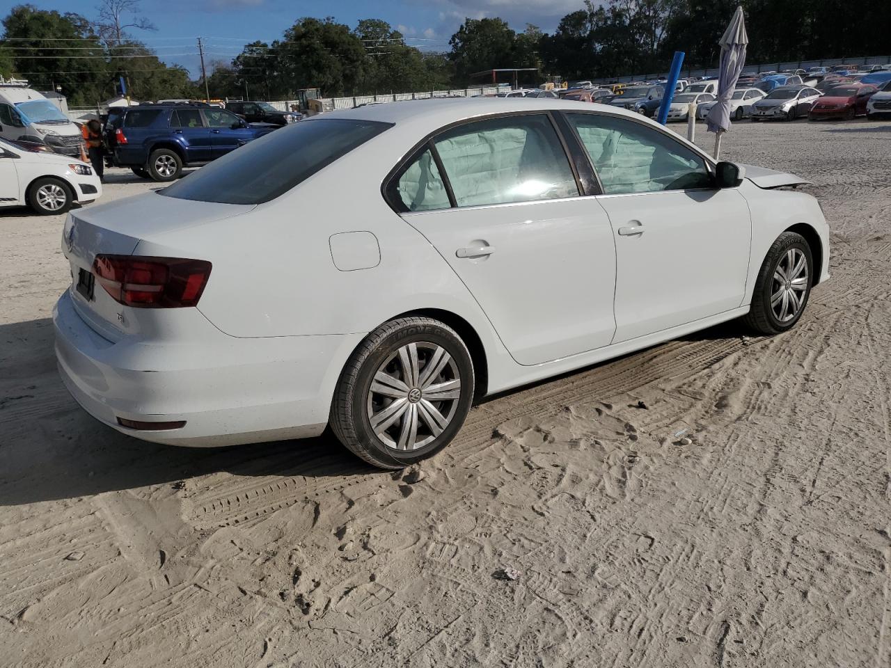 2017 Volkswagen Jetta - Image 3