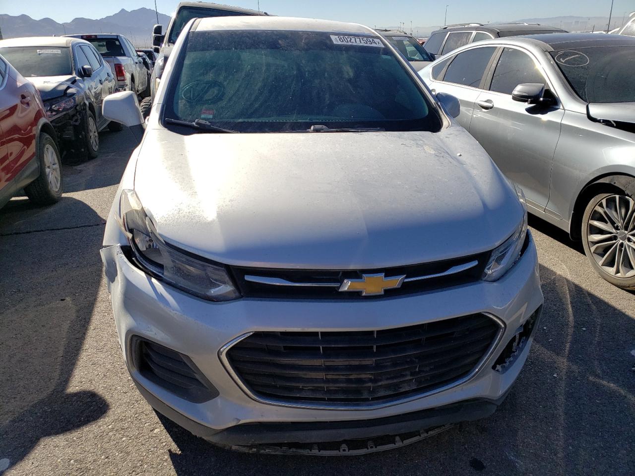 VIN KL7CJKSB5JB733264 2018 CHEVROLET TRAX no.5