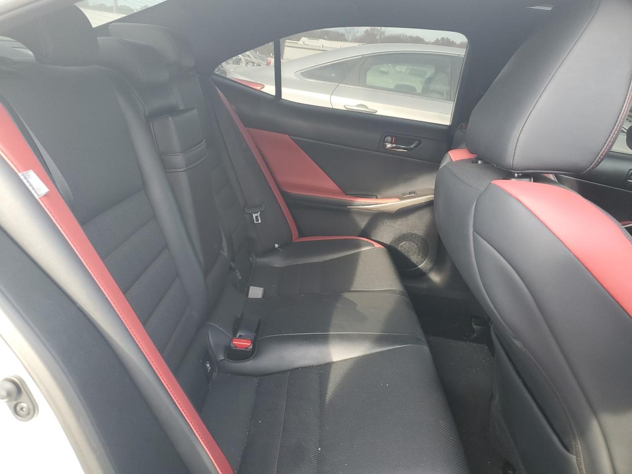 2015 Lexus IS - Image 10