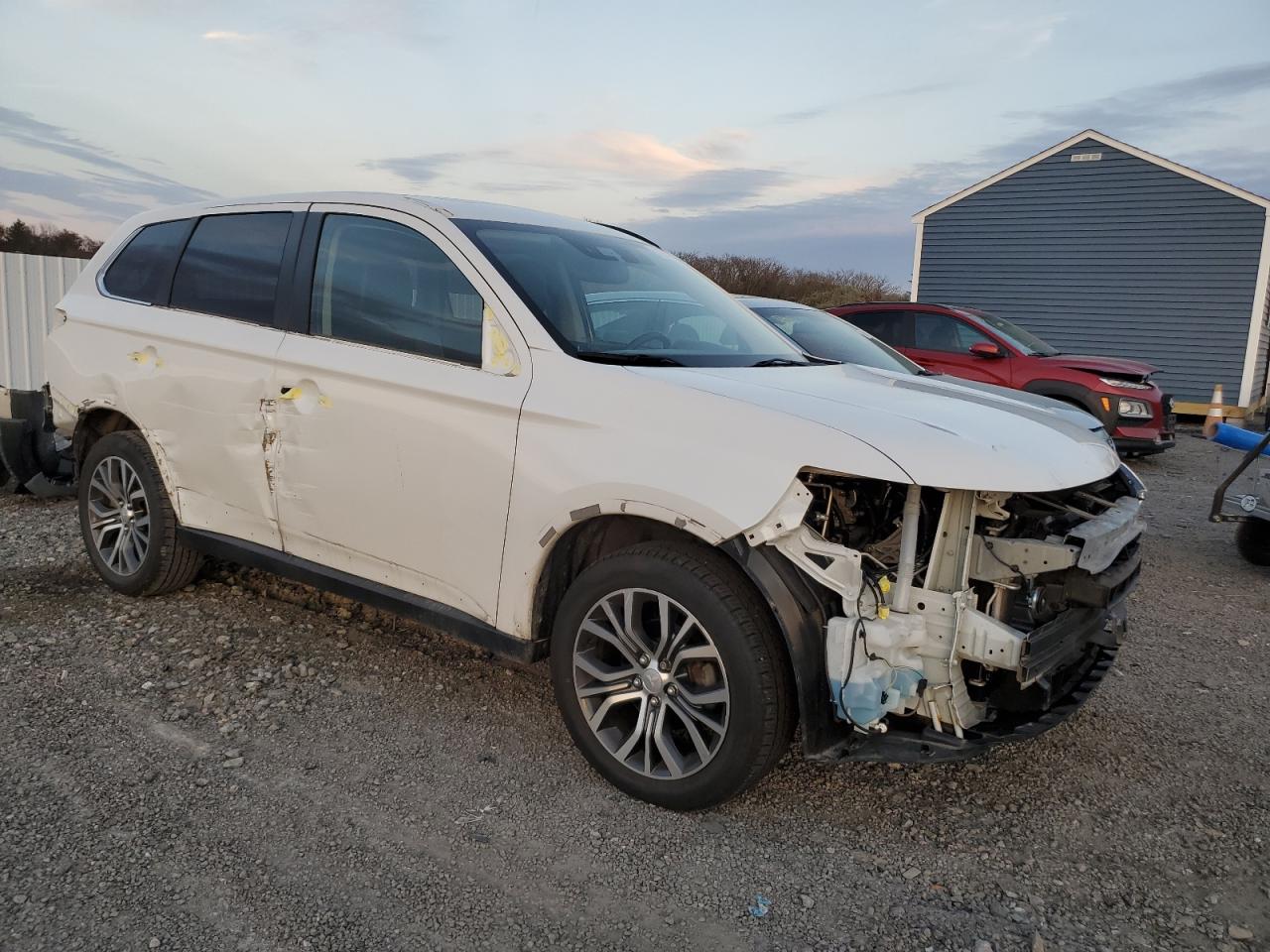 2018 Mitsubishi Outlander - Image 4