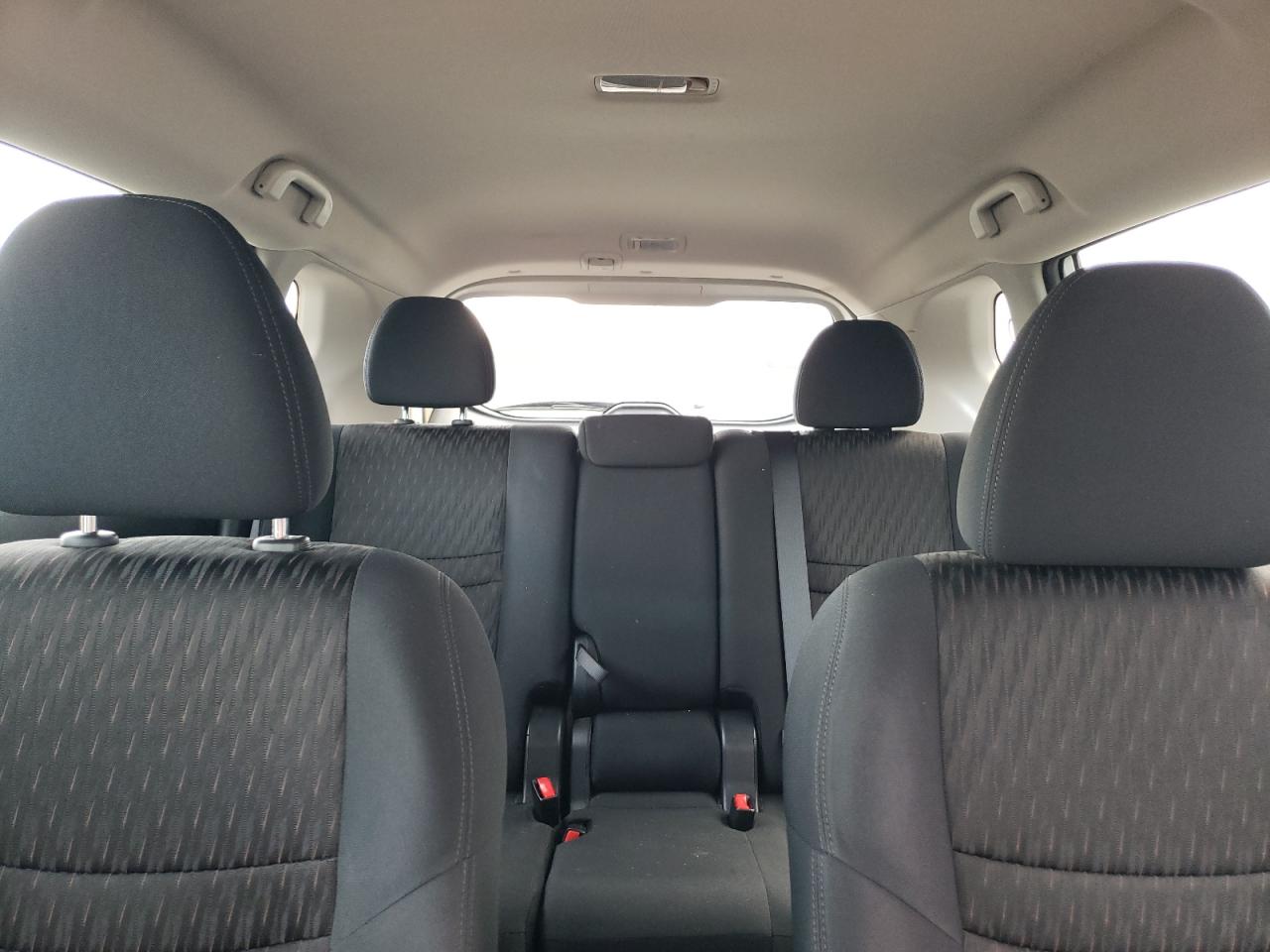 2017 Nissan Rogue - Image 10