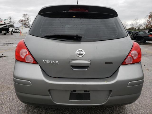 Hatchbacks NISSAN VERSA 2012 Srebrny