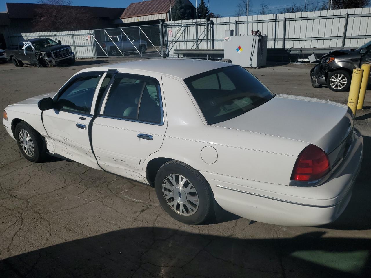 2003 Ford Crown Victoria - Image 2