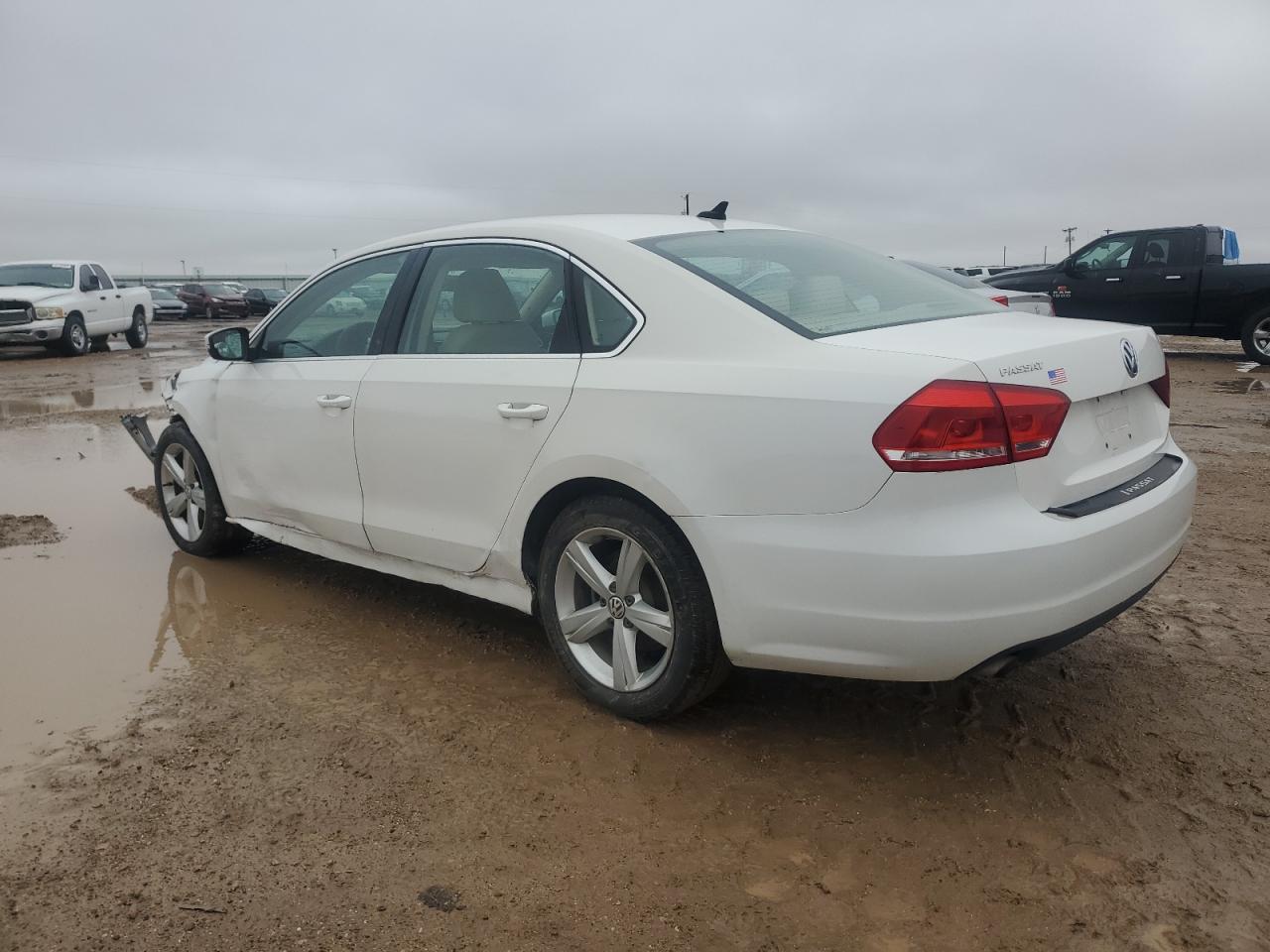 2015 Volkswagen Passat - Image 2