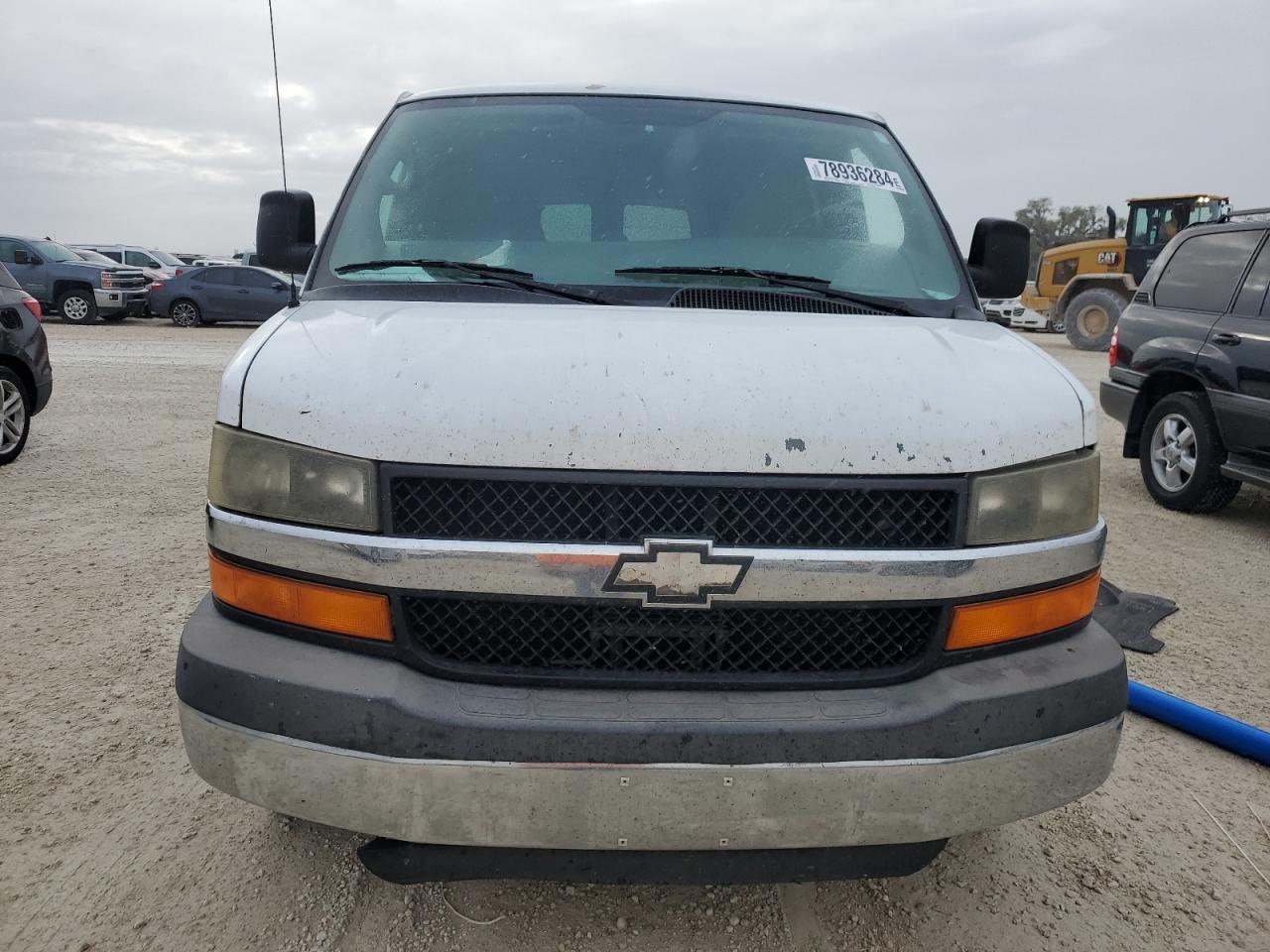 2010 Chevrolet Express - Image 5