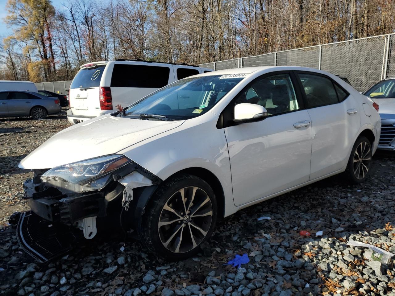 VIN 2T1BURHE6JC053889 2018 TOYOTA COROLLA no.1