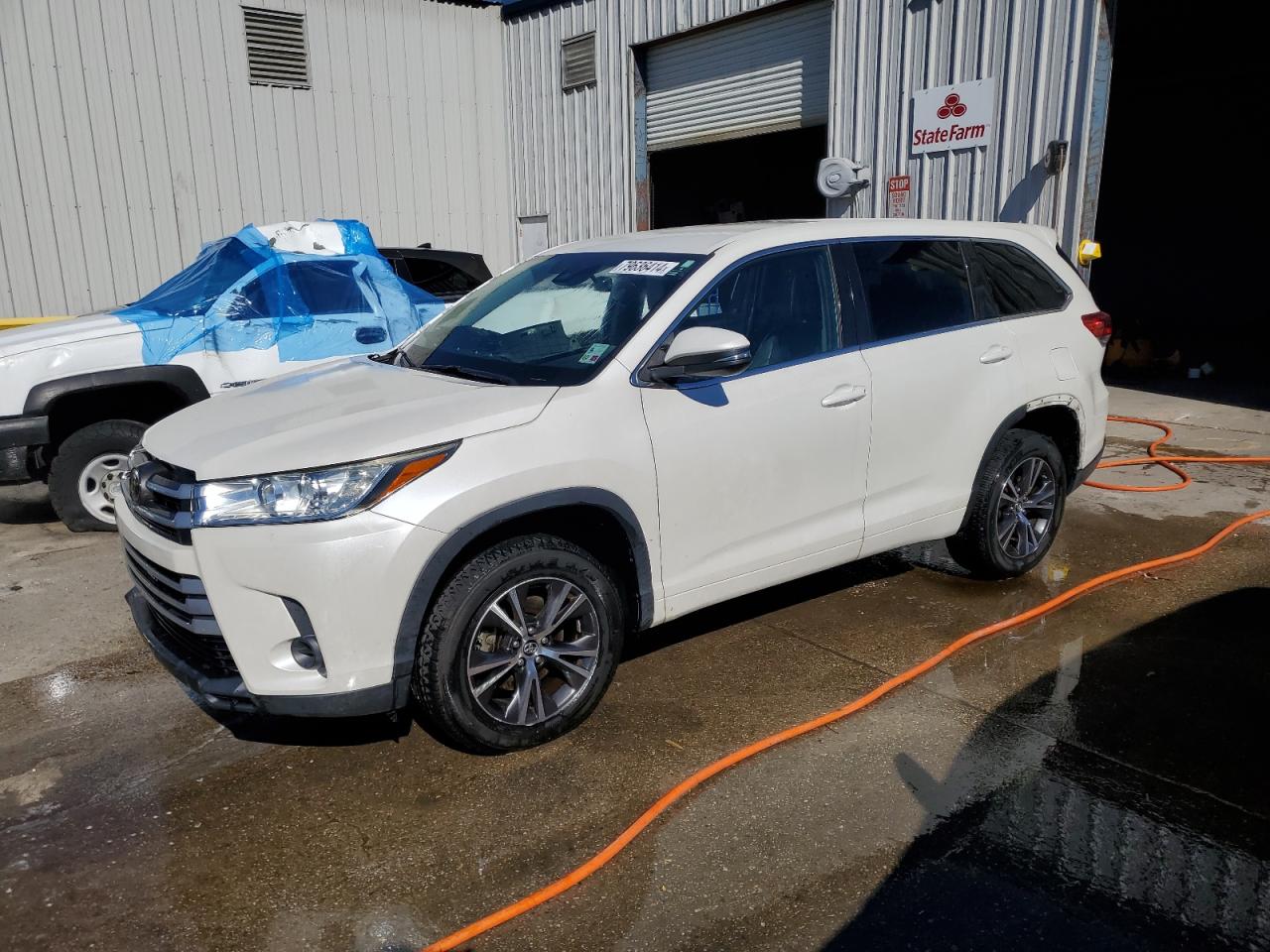 2017 Toyota Highlander Le VIN: 5TDZARFHXHS032081 Lot: 79636414