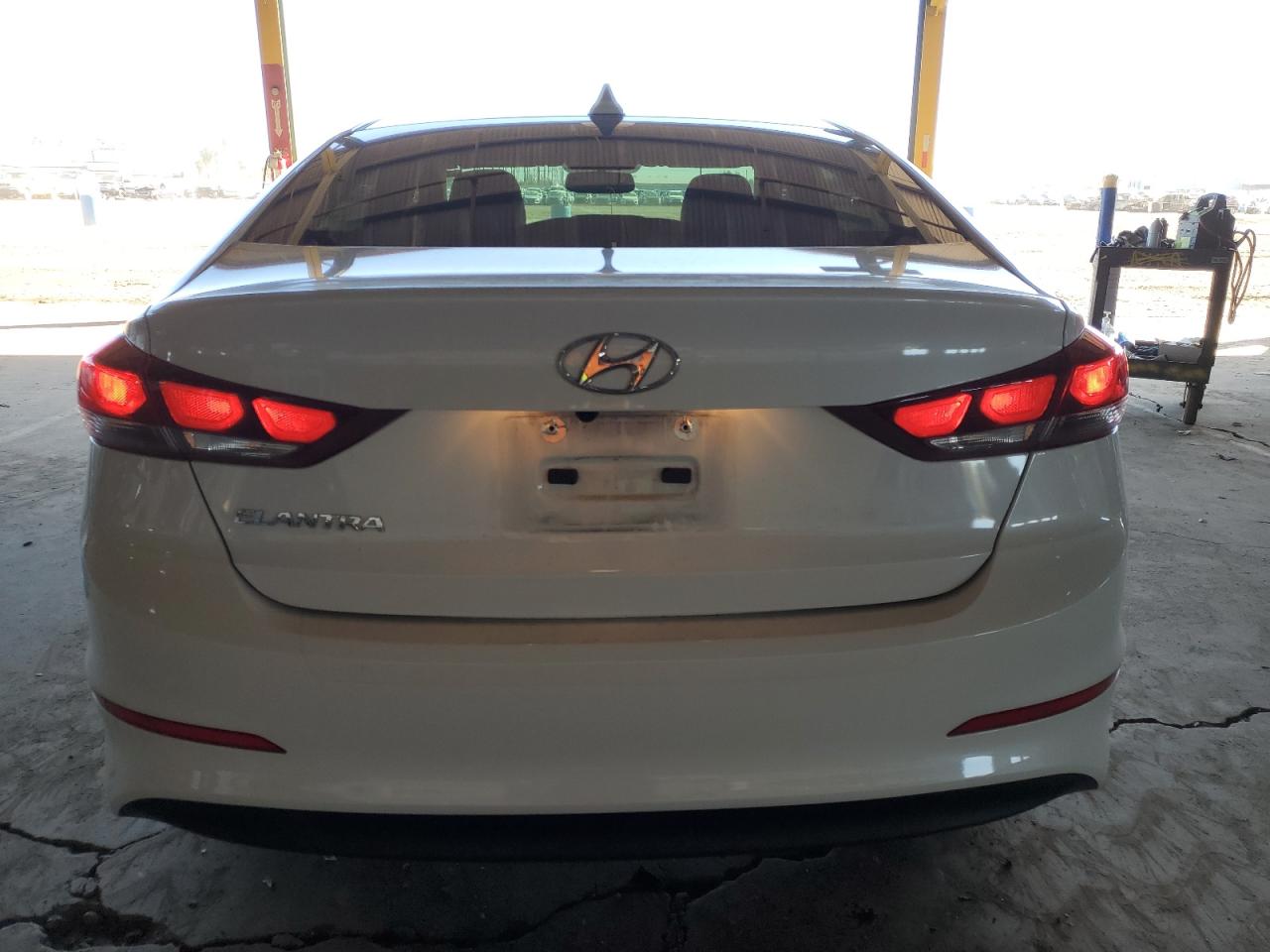 VIN 5NPD84LF7HH180092 2017 HYUNDAI ELANTRA no.6