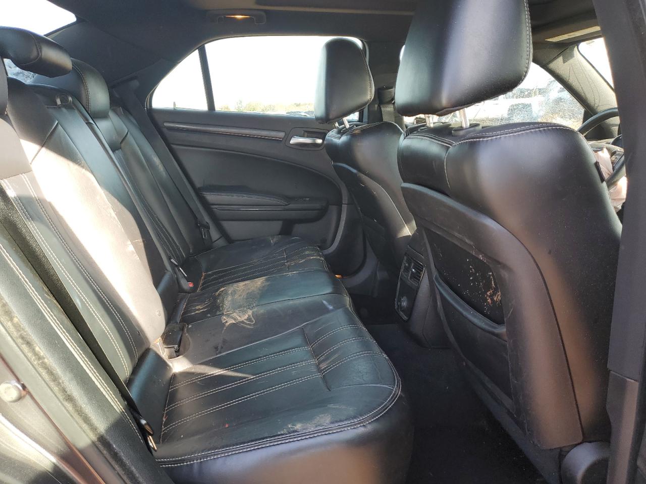 2014 Chrysler 300 - Image 10