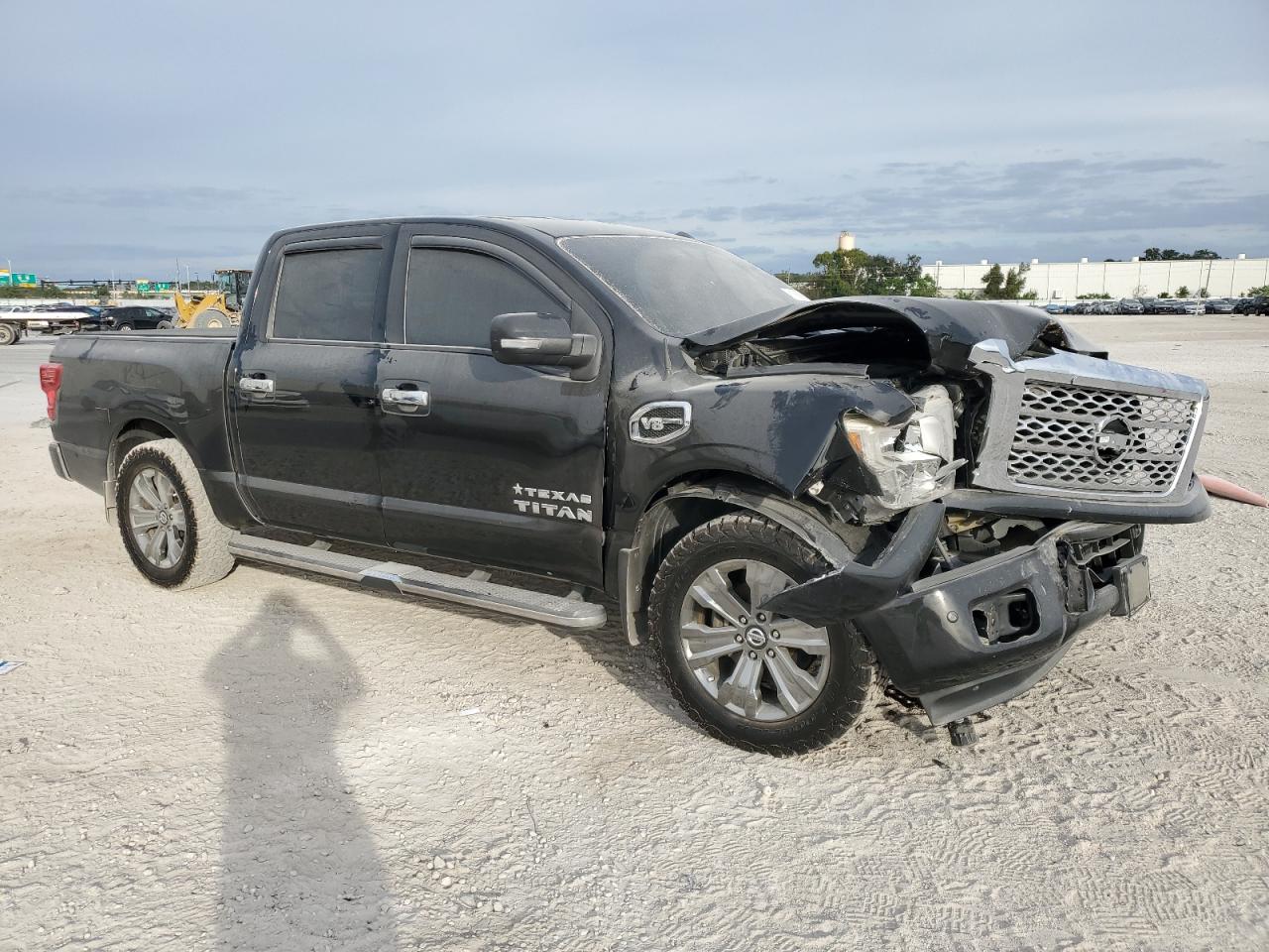 2017 Nissan Titan - Image 4