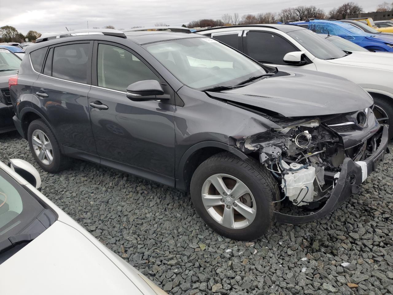 VIN JTMRFREV8DD002835 2013 TOYOTA RAV4 no.4