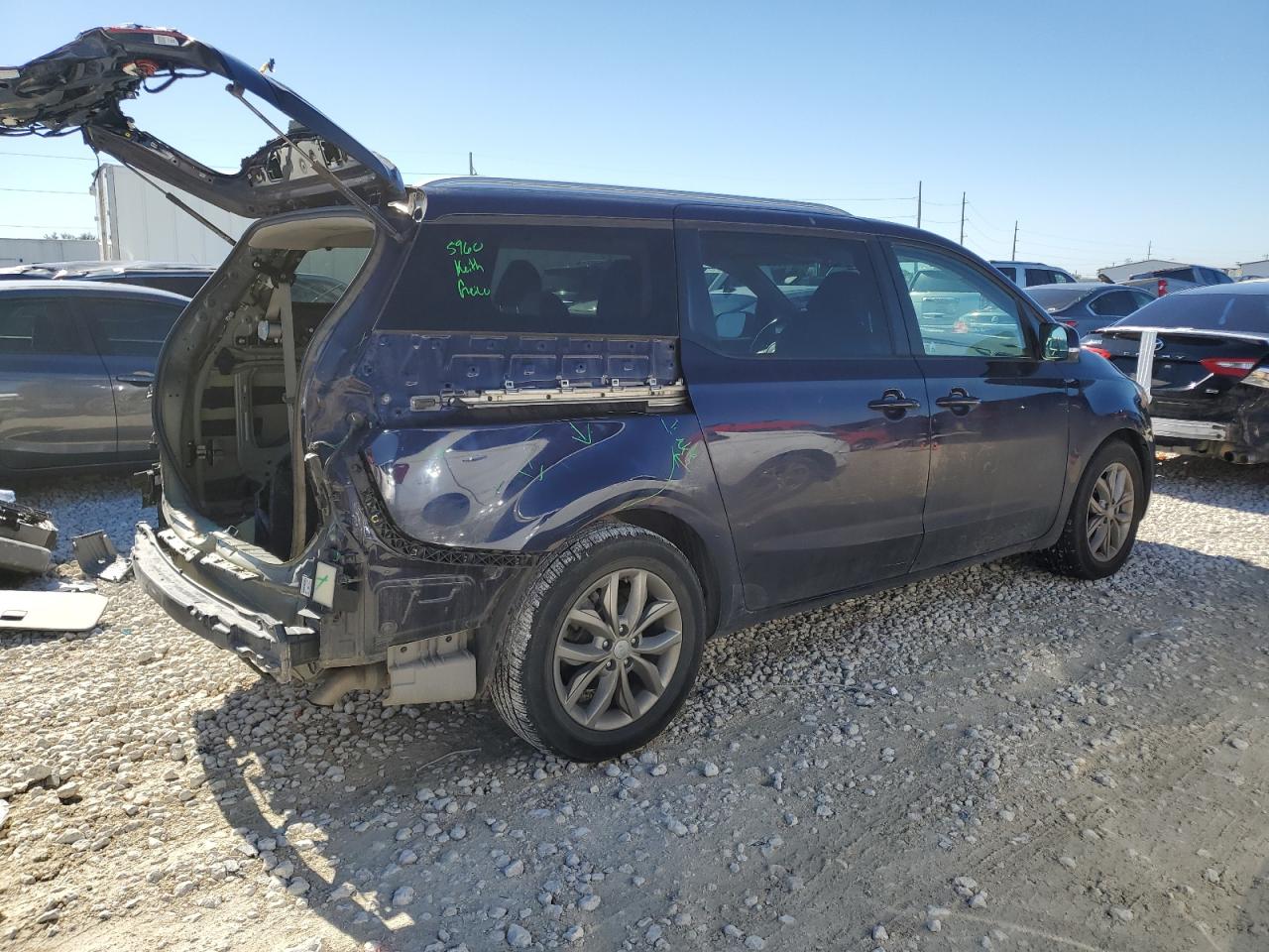 2021 Kia Sedona - Image 3