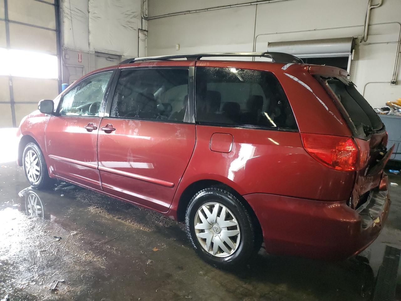 2008 Toyota Sienna - Image 2