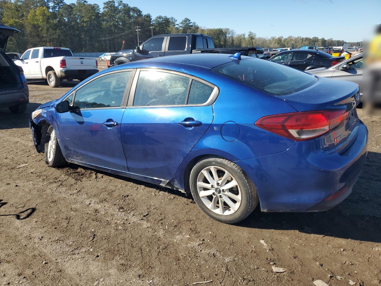 VIN 3KPFL4A7XHE144744 2017 KIA FORTE no.2