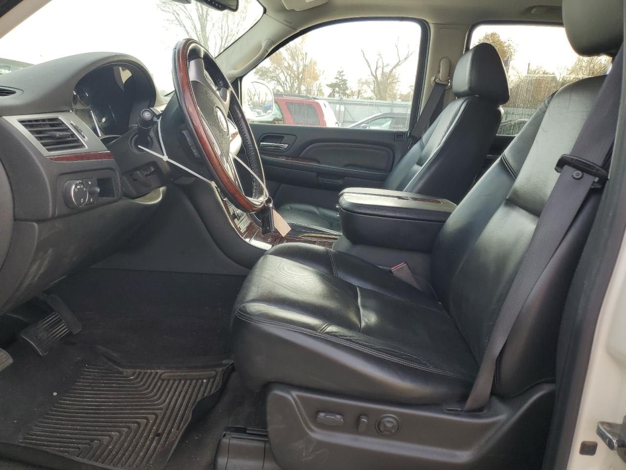 2008 Cadillac Escalade - Image 7