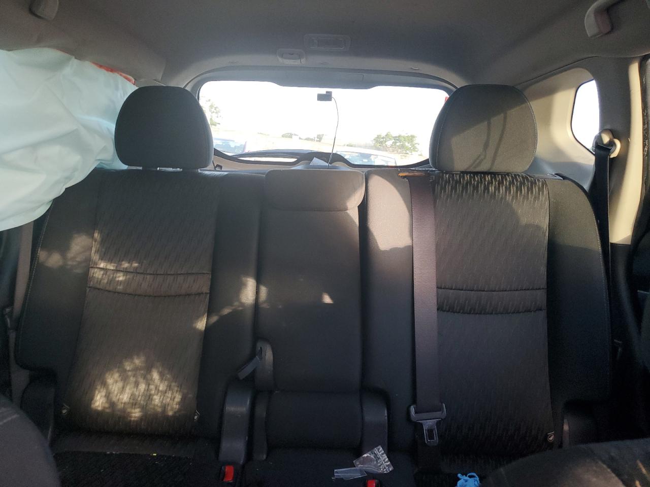2017 Nissan Rogue - Image 10