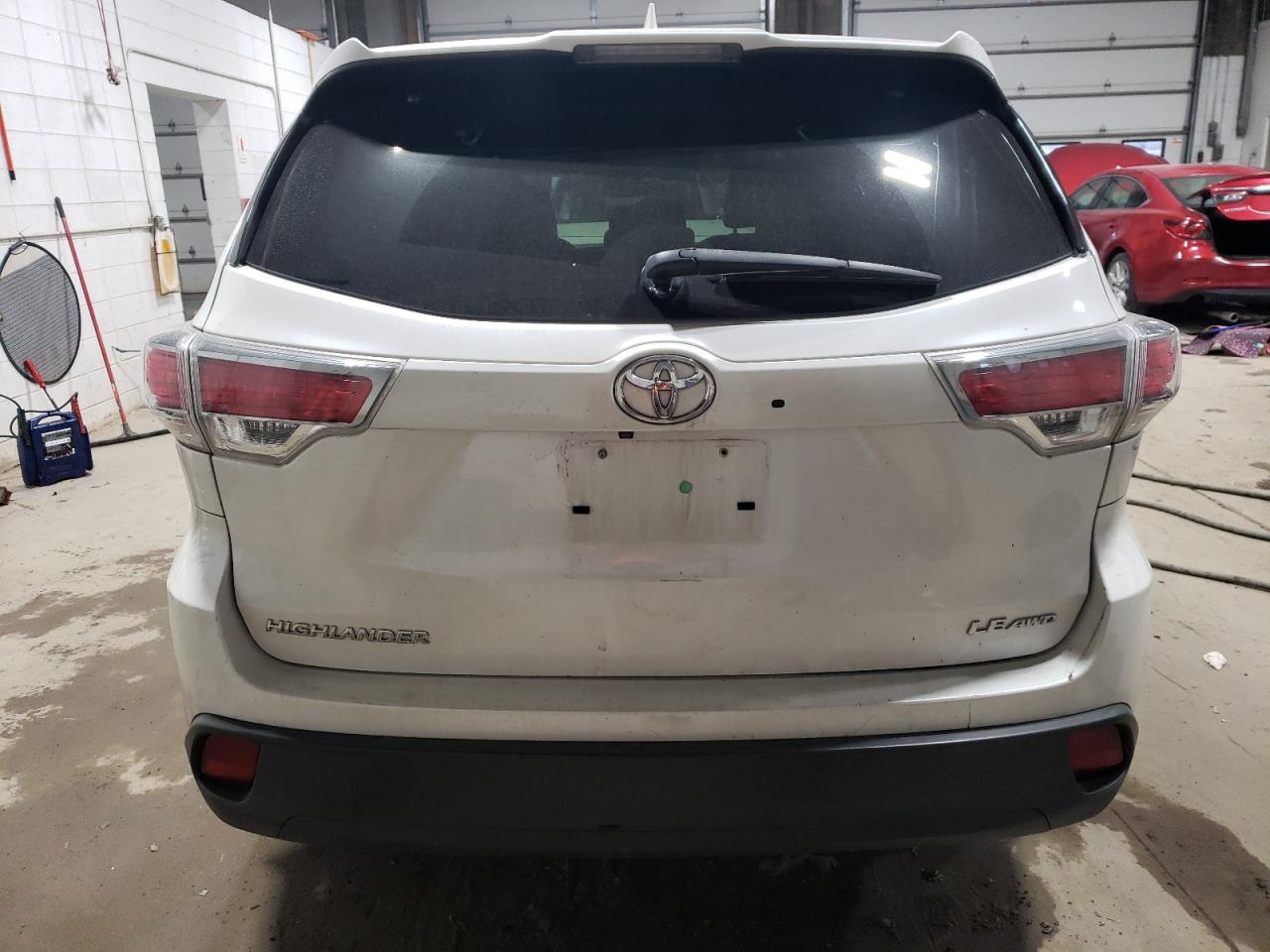 2016 Toyota Highlander - Image 6