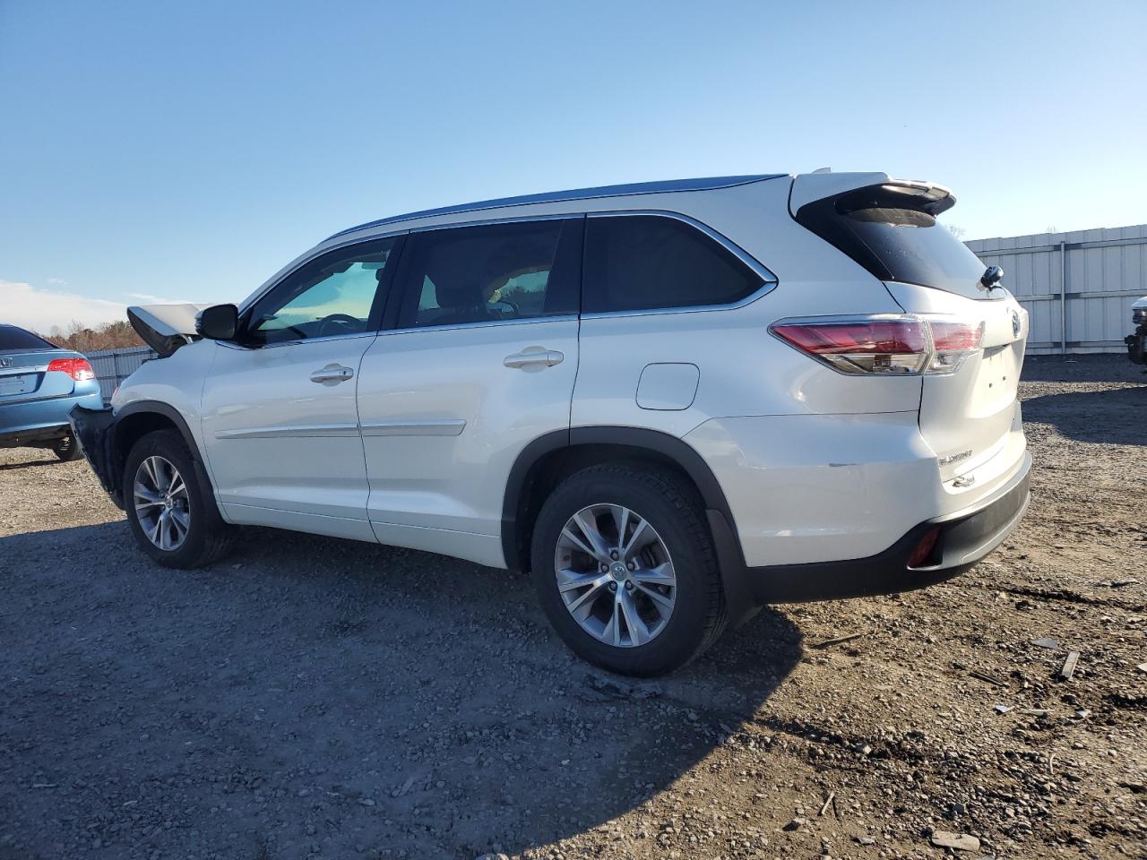 2015 Toyota Highlander - Image 2