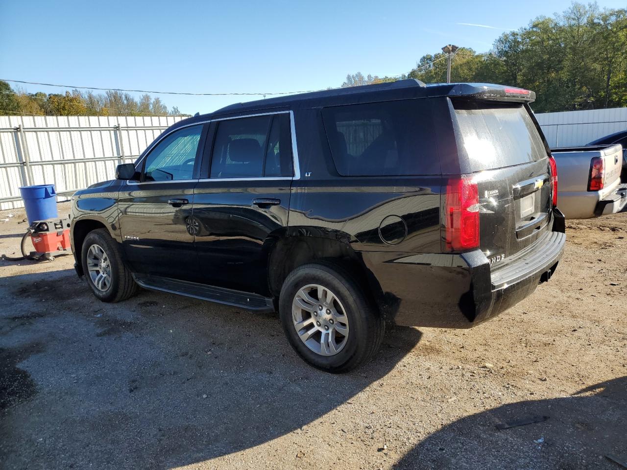 VIN 1GNSKBKC3KR313104 2019 CHEVROLET TAHOE no.2