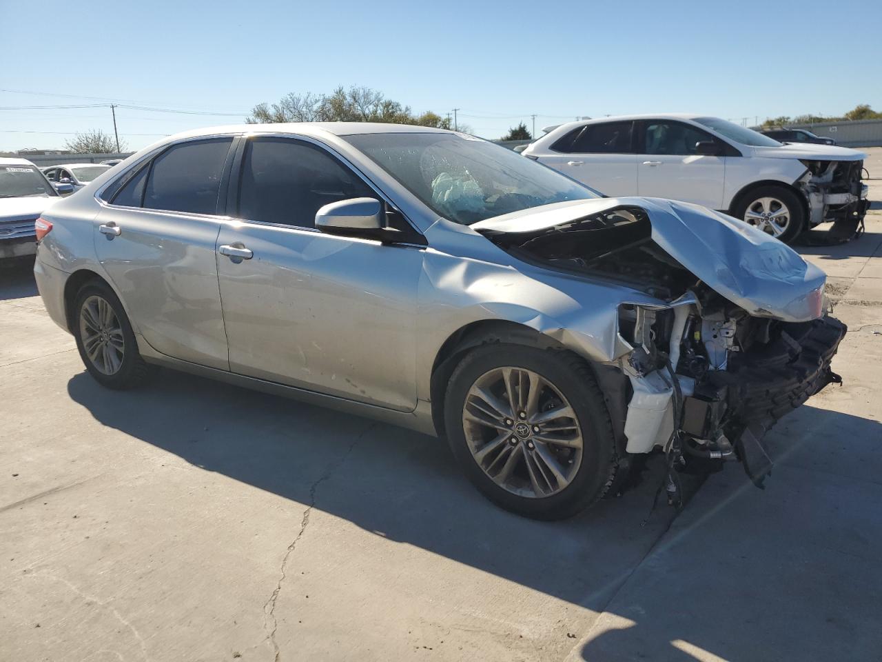 VIN 4T1BF1FK8GU530186 2016 TOYOTA CAMRY no.4