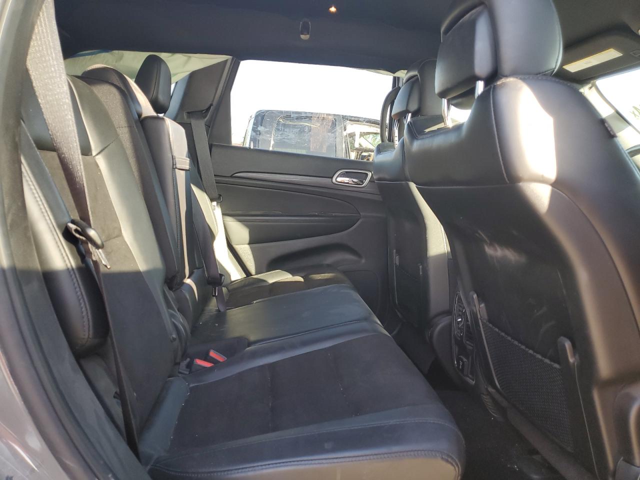 2020 Jeep Grand Cherokee - Image 12