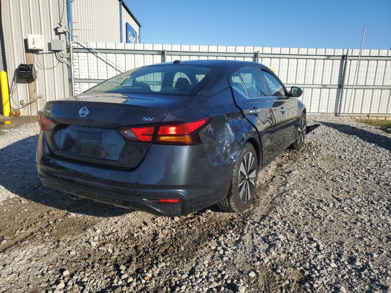 2021 Nissan Altima - Image 3