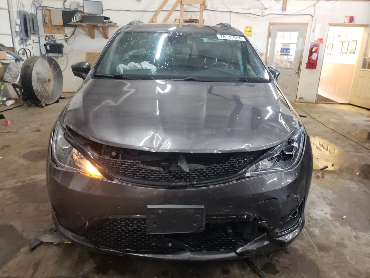 2018 Chrysler Pacifica - Image 5