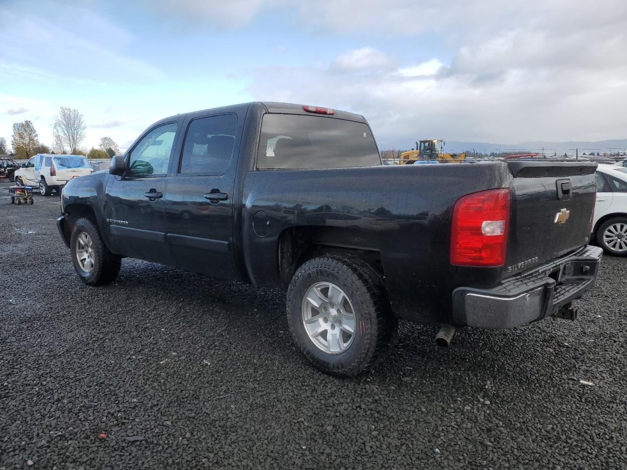 2007 Chevrolet Silverado - Image 2