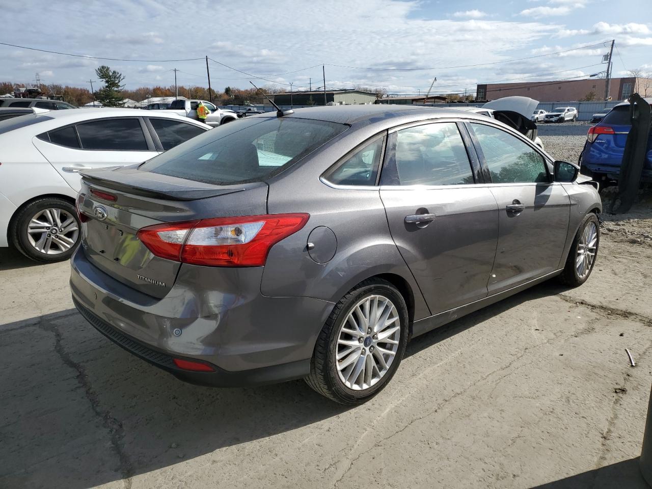 VIN 1FADP3J24EL222423 2014 FORD FOCUS no.3