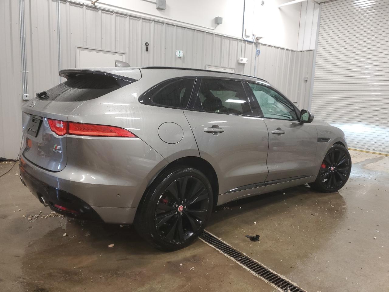 VIN SADCM2FV7JA290771 2018 JAGUAR F-PACE no.3