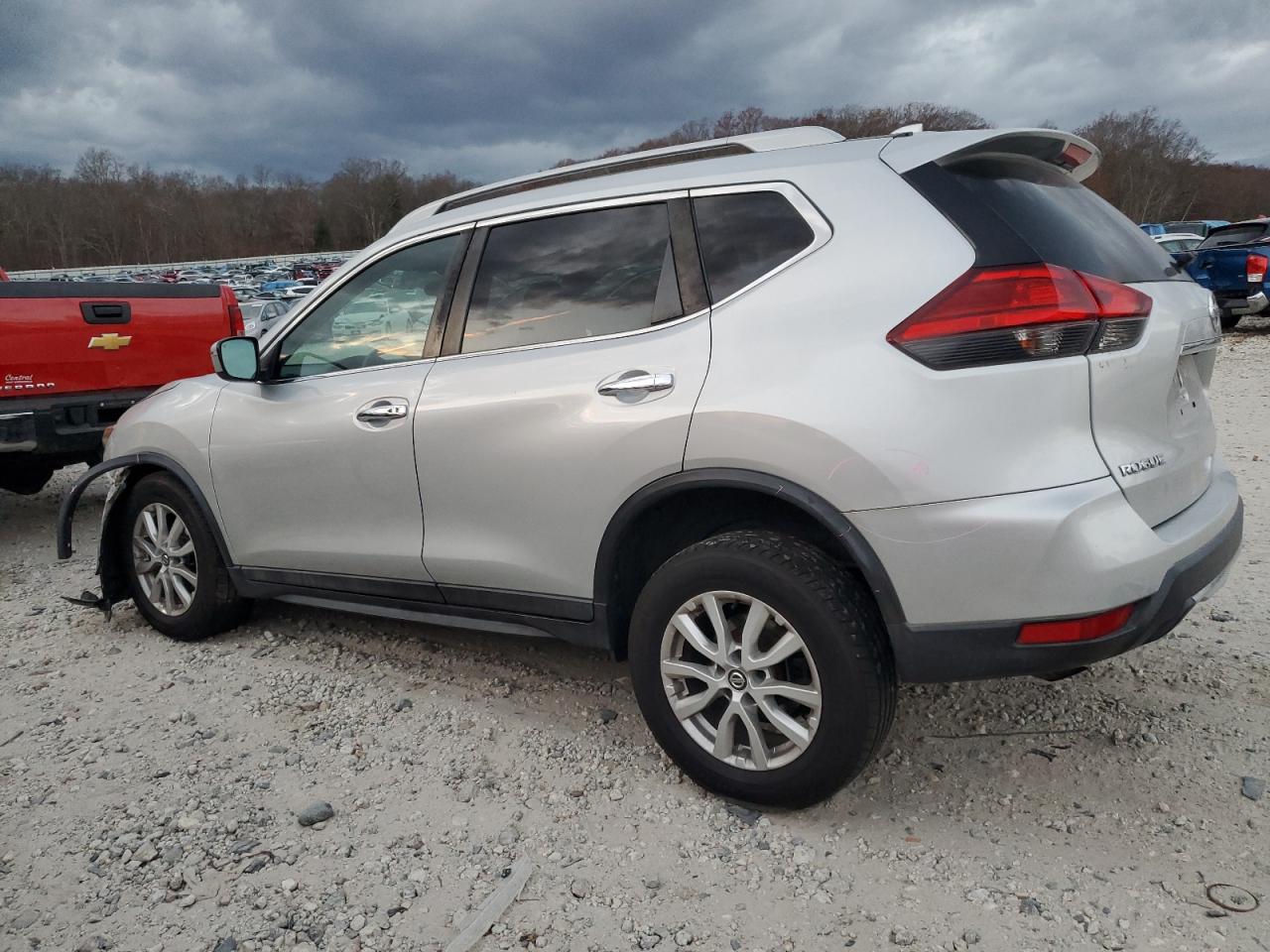 2017 Nissan Rogue - Image 2