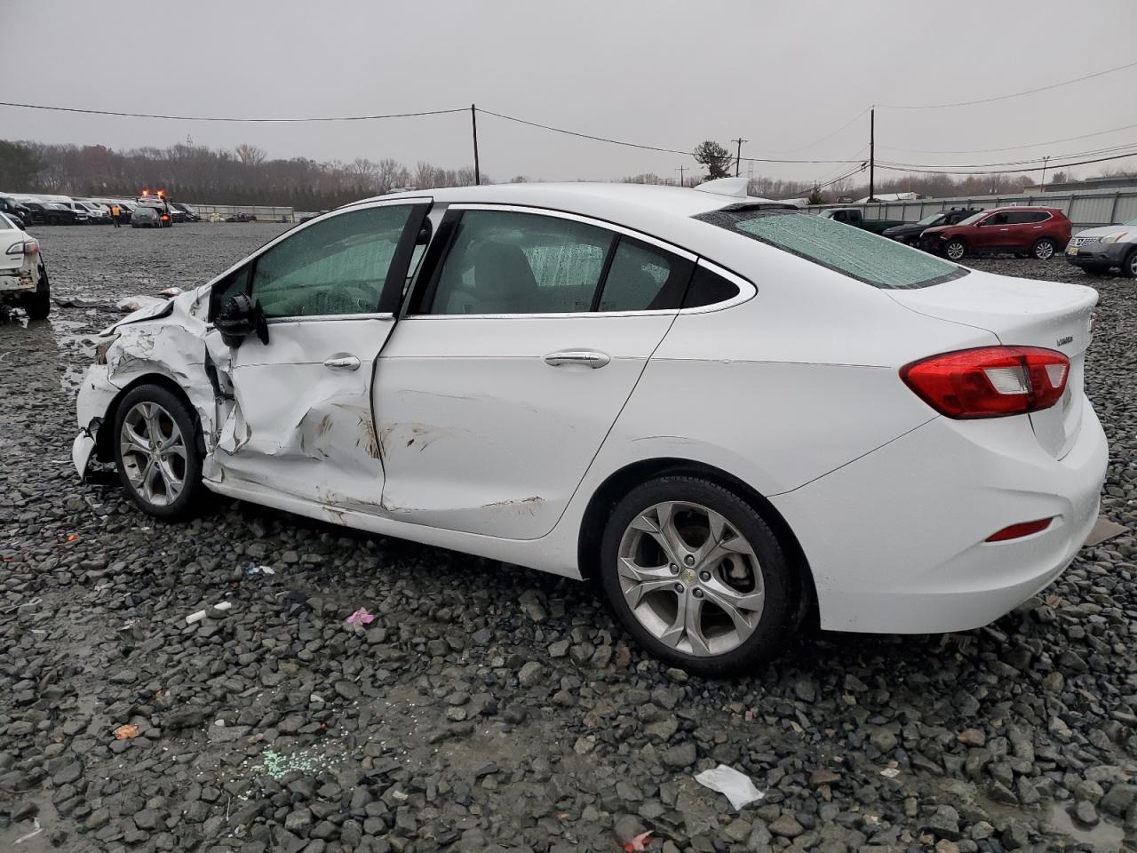 2018 Chevrolet Cruze - Image 2