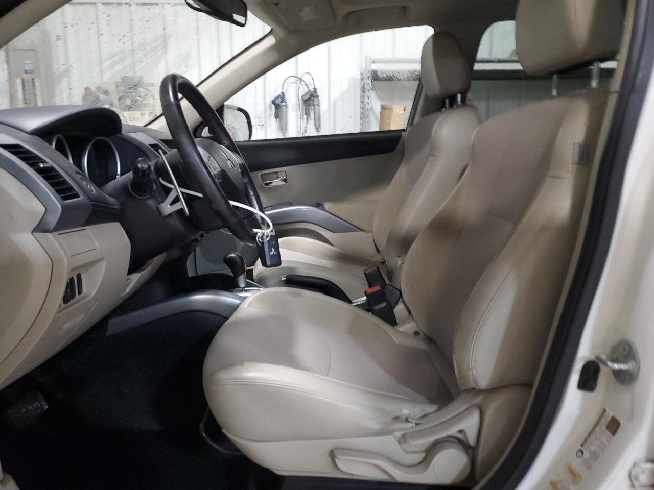 2012 Mitsubishi Outlander - Image 7