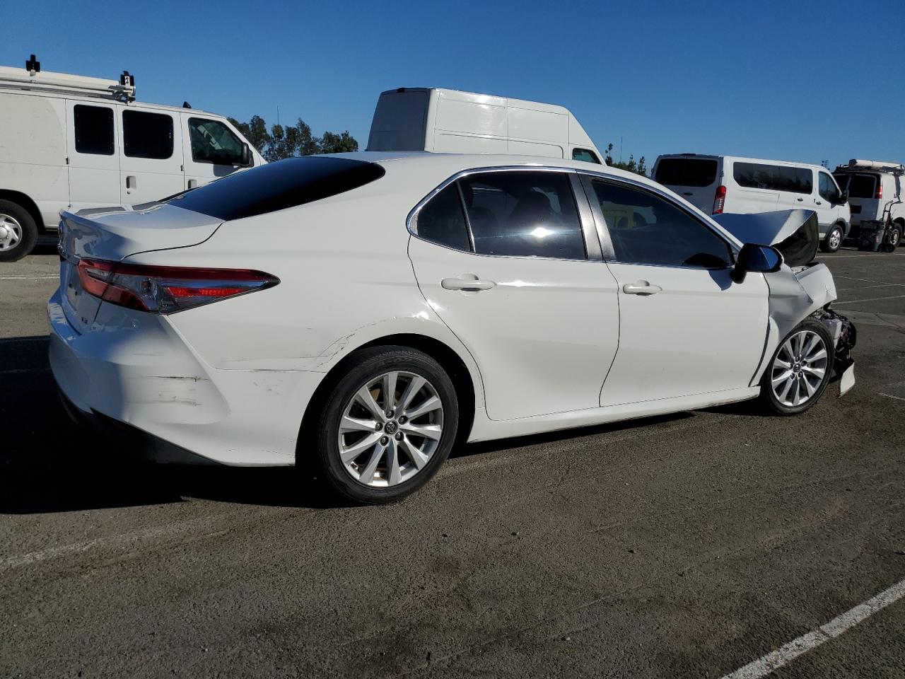 VIN JTNB11HK6J3024364 2018 TOYOTA CAMRY no.3