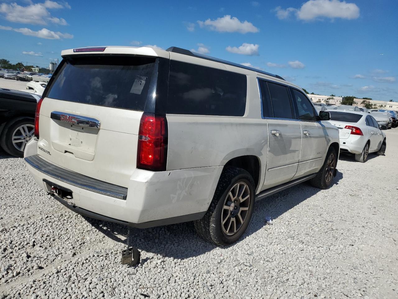 VIN 1GKS2JKJ8FR585675 2015 GMC YUKON no.3