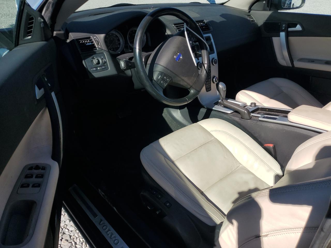 2011 Volvo C70 - Image 8