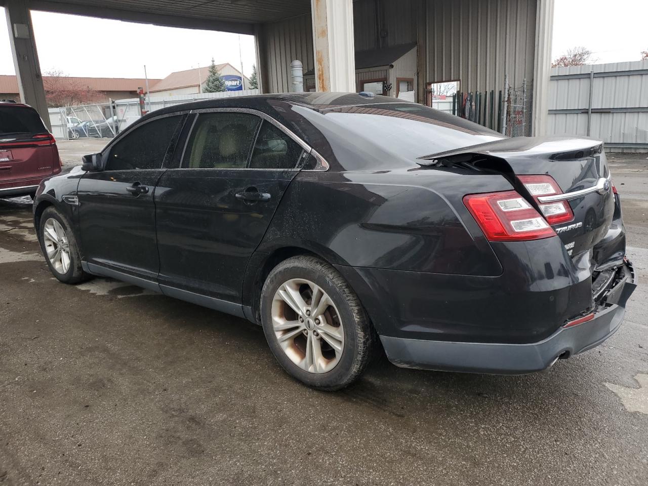 VIN 1FAHP2E94FG137935 2015 FORD TAURUS no.2