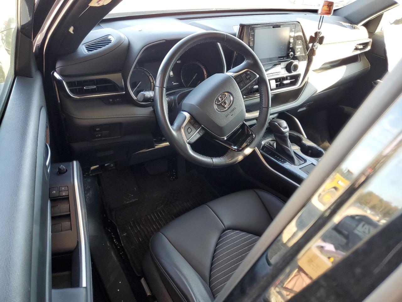 2021 Toyota Highlander - Image 8