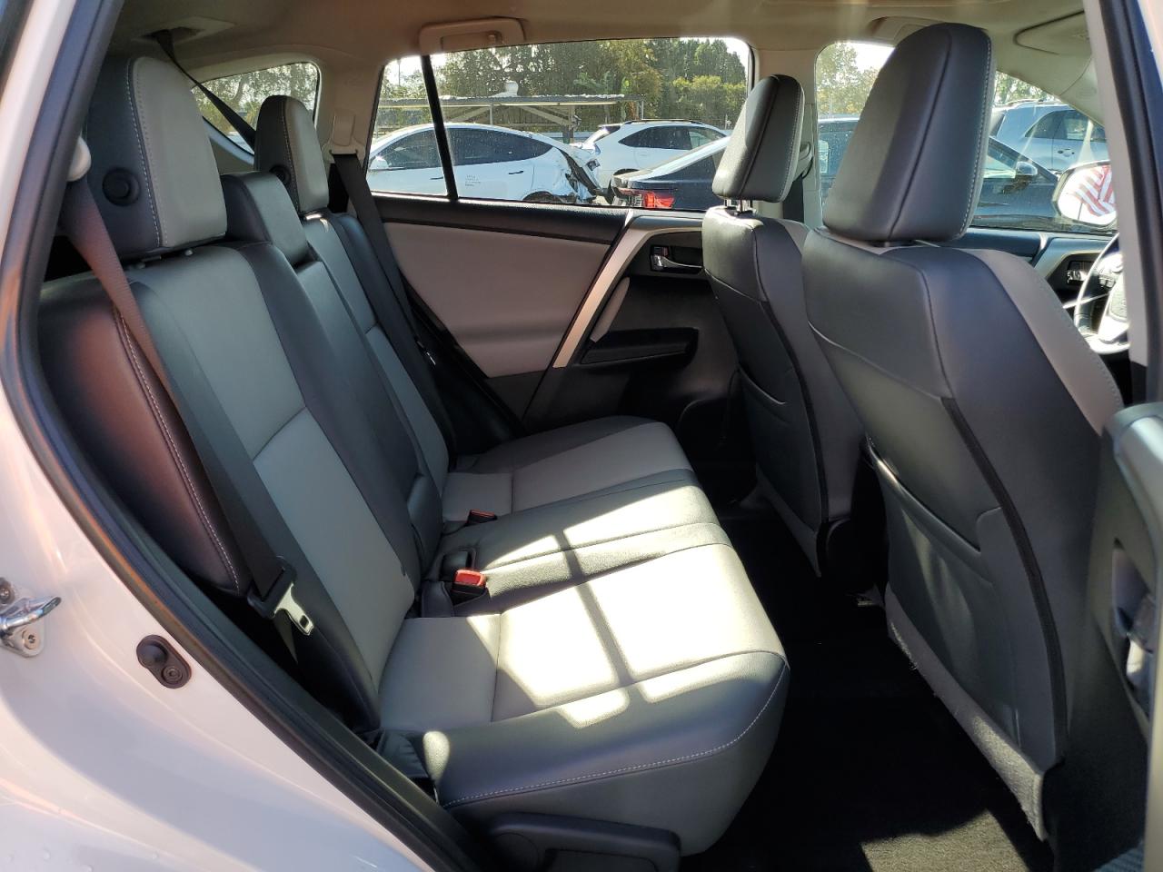 2015 Toyota RAV 4 - Image 11