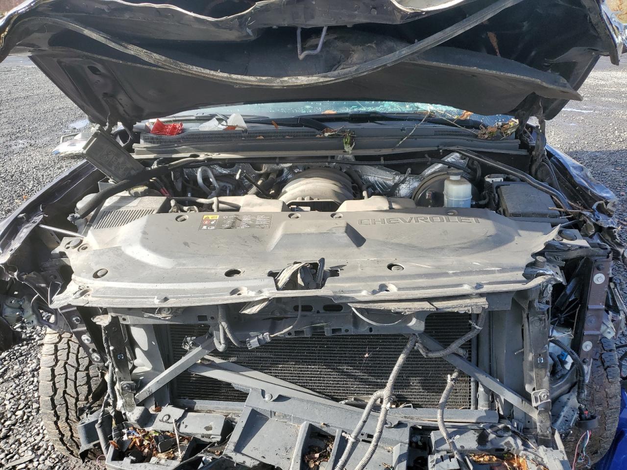 2016 Chevrolet Suburban - Image 12