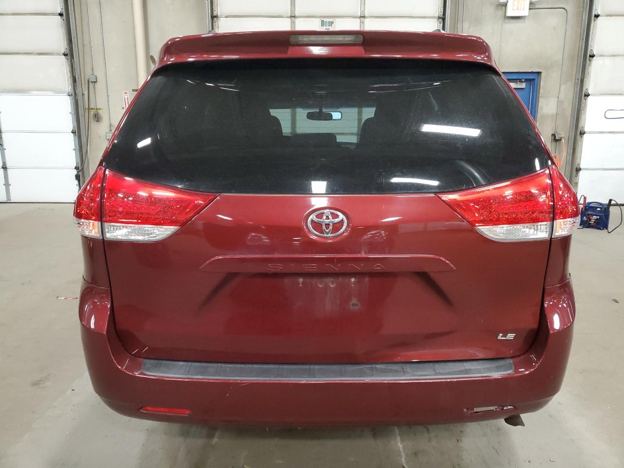 2011 Toyota Sienna - Image 6