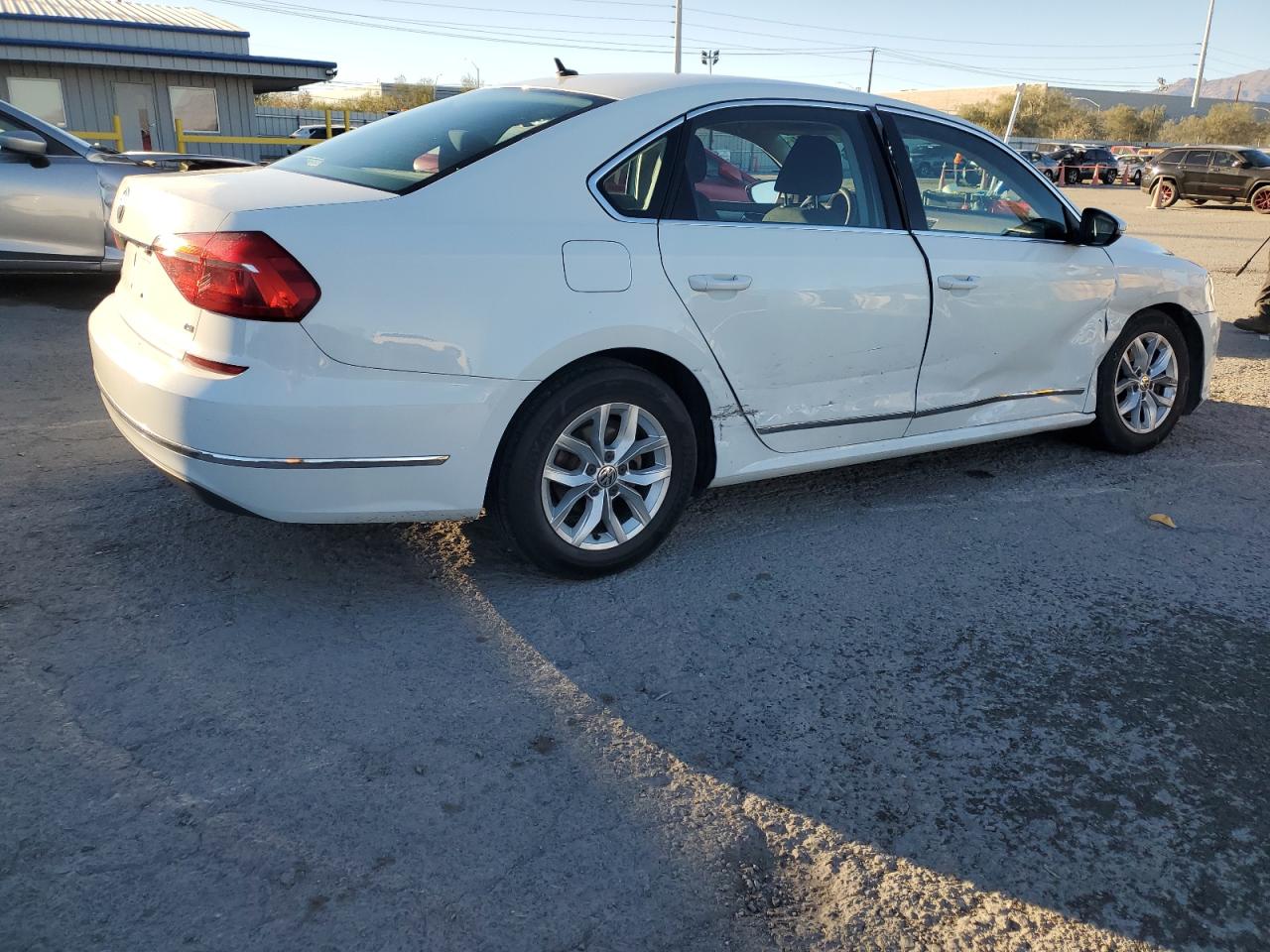 2016 Volkswagen Passat - Image 3