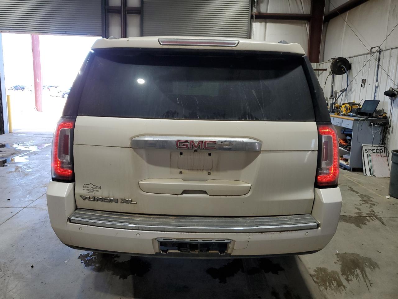 2015 GMC Yukon - Image 6