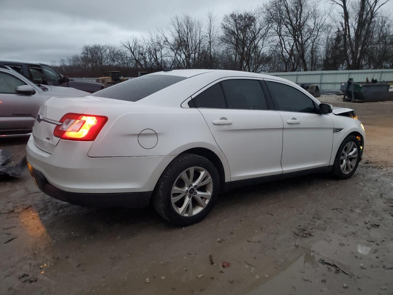 2010 Ford Taurus - Image 3