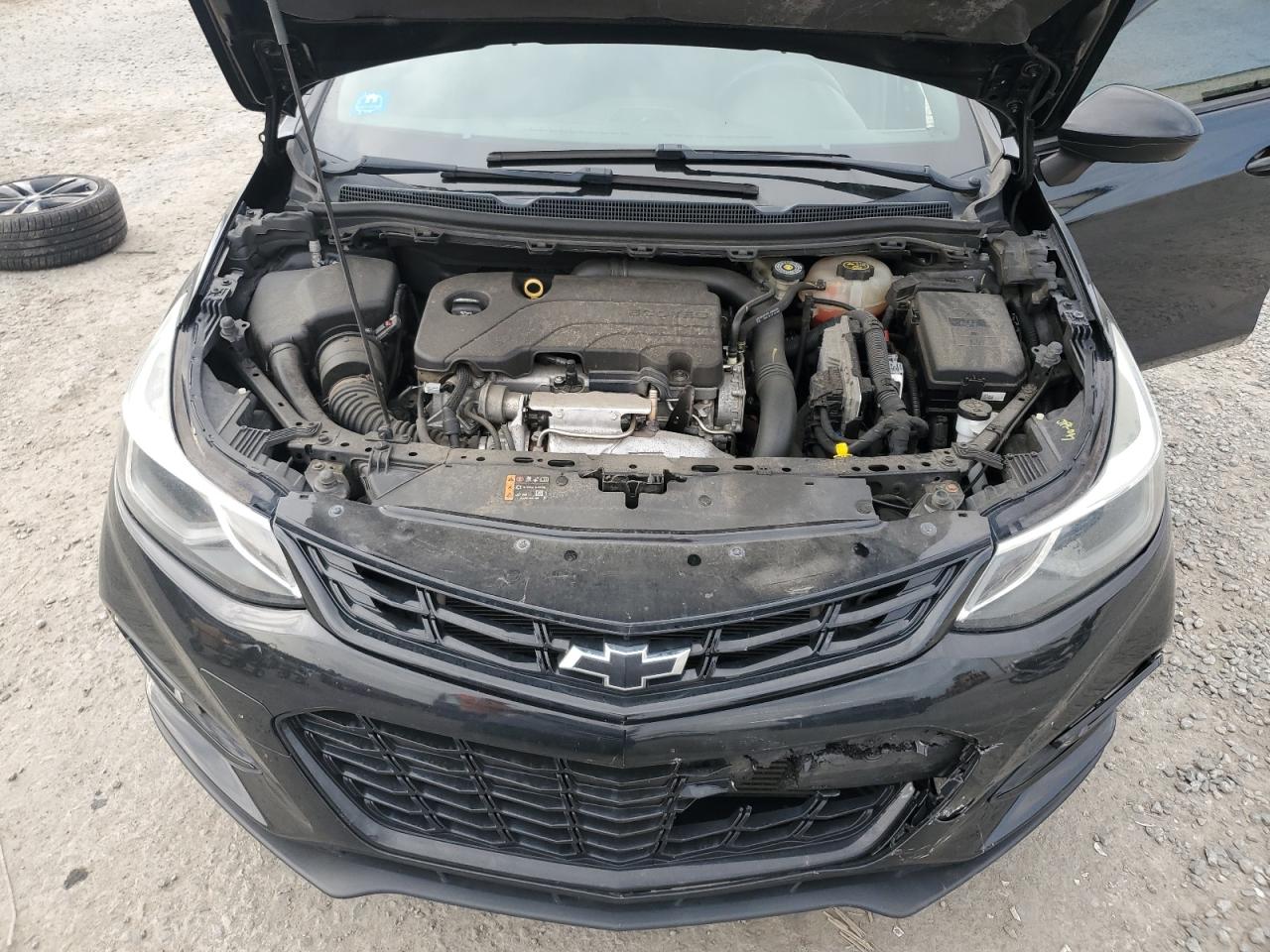 2018 Chevrolet Cruze - Image 12