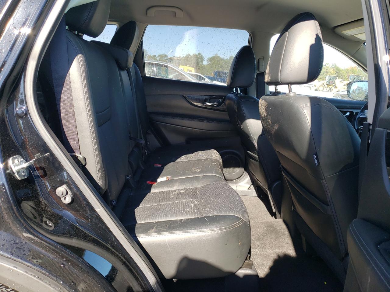 2017 Nissan Rogue - Image 11
