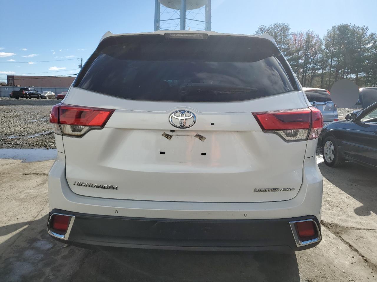 2019 Toyota Highlander - Image 6